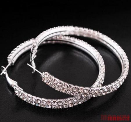 Zilveren creolen met double rijen kristallen