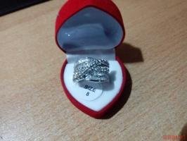 Mooie 18K witgouden ring met veel zirkonen